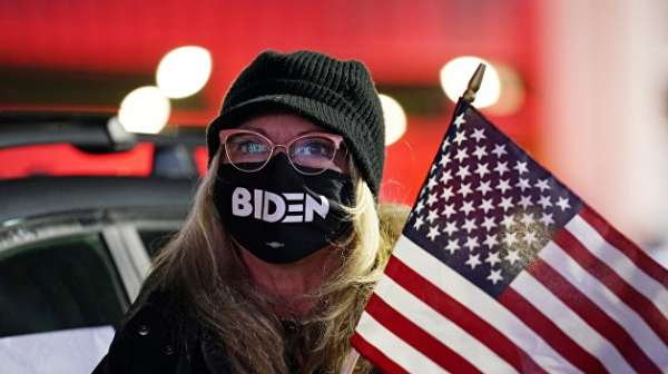 Америка не умирает, но она сбрасывает кожу, и ей больно — политолог Выдрин