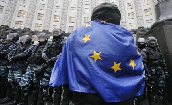 Запад поставил крест на Украине, но не может от нее отказаться