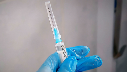 Взрывной спрос на российские вакцины поддержит экономику РФ в пандемию