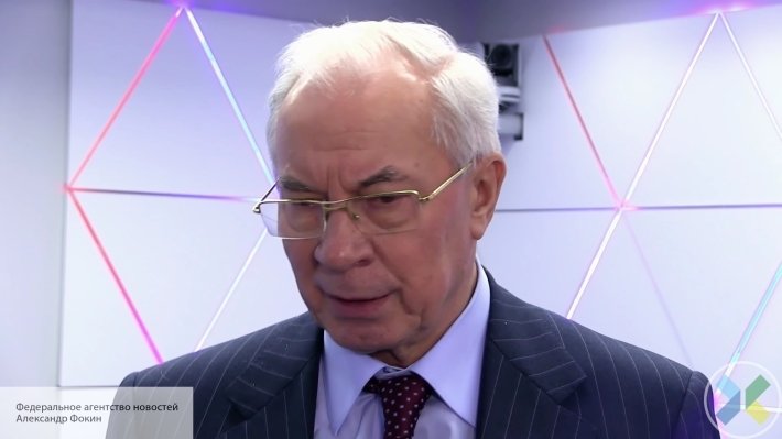 Азаров раскритиковал Кравчука за позицию по России