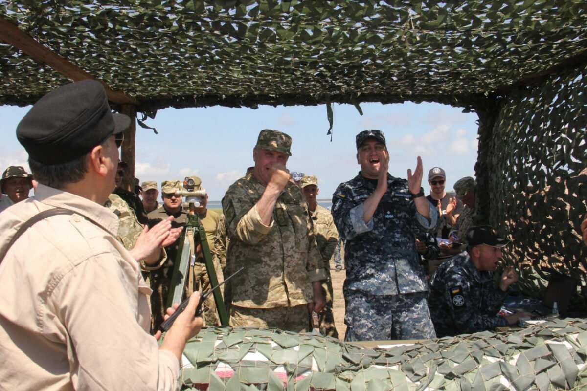 «Впервые в незалежной»: Киев грозится заключить оборонные контракты на «новые самолёты и ракеты»