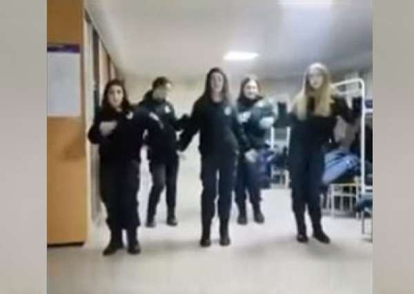 Когда бандиты люстрировали ментов, вот тогда надо было возмущаться