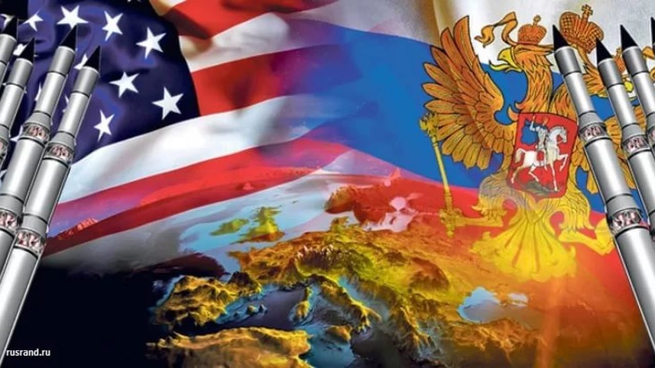 США в поисках врага или эффект ружья, висящего на сцене