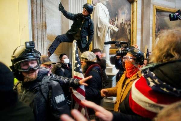 Конец демократии: как агрессия поглотила США