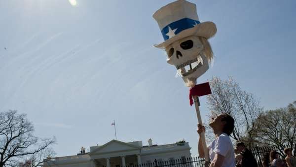 США перестали быть государством. Монстр на их месте рвётся править миром