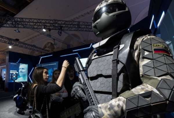 В России создали полиэтиленовый супер-бронежилет, в котором можно плавать