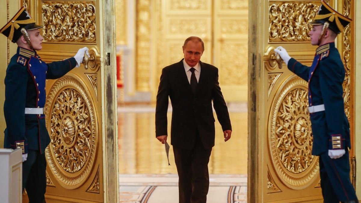 Зеленский пакует «тревожный чемоданчик». Украина ждёт Путина