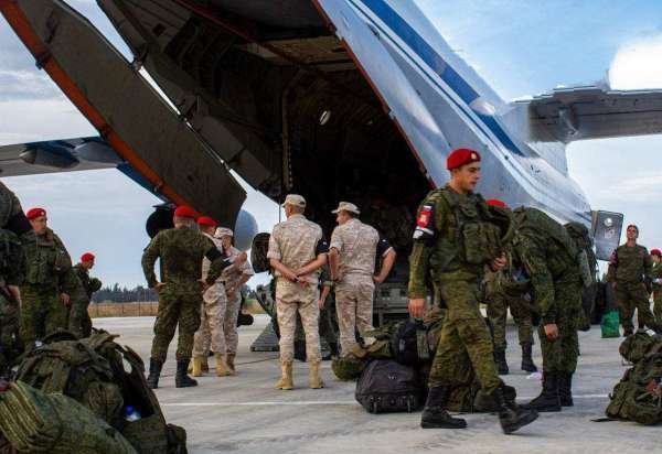 Самолёты ВКС России перебрасывают силы в зону ожесточённых боёв на границе с Турцией