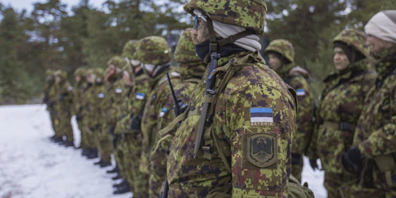 Военные учения в Эстонии оказались на грани срыва из-за шапок