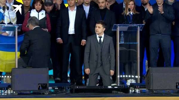 Порохоботы в ярости: Зеленский перехватывает у Порошенко монополию на «торговлю на крови»