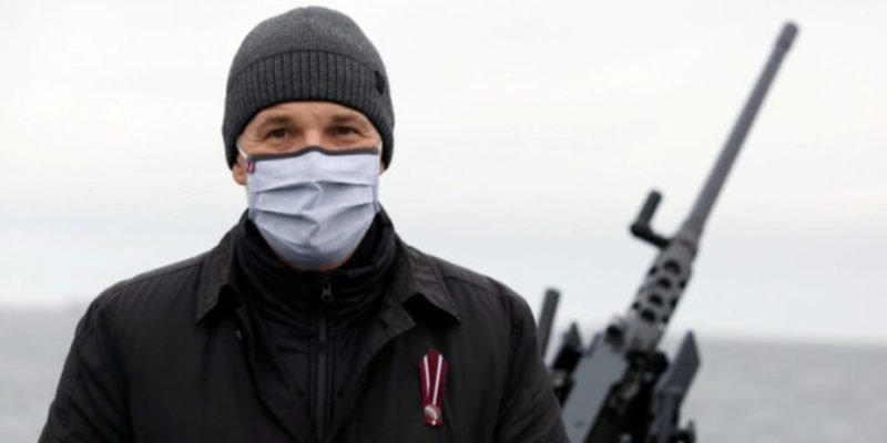 Латвия подарила Украине транспортные средства для военной медицины