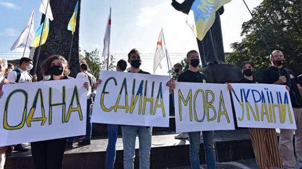 Болгары об украинизации: Русские долго терпят, но больно бьют