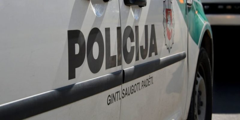 На западе Литвы перевернулся военный автомобиль