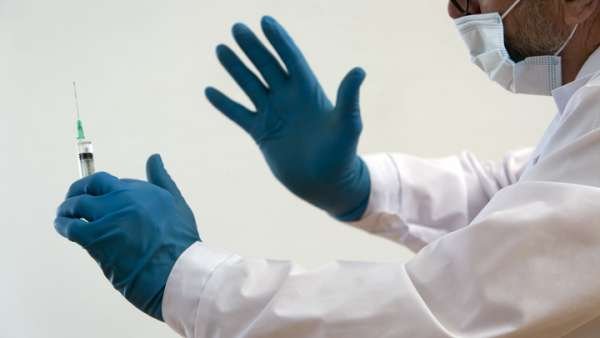 Под угрозой 42 миллиона человек: Bloomberg сравнил вакцинацию на Украине и в Крыму