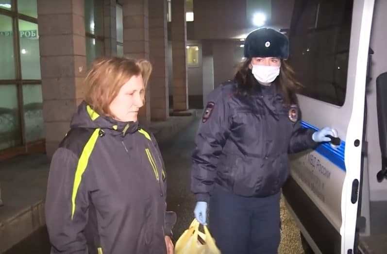 «Снесённая омоновским берцем» оказалась демшизоидной кликушей со стажем