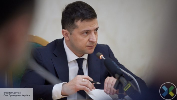 Рейтинг президента Зеленского снизился с 27% до 22,1%