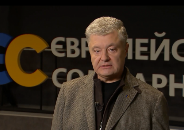 Порошенко поздравил СБУ с «успешной АТО» и потребовал отдать «террористов» Медведчука под суд