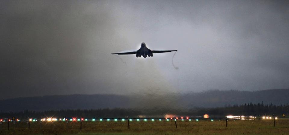 Американские бомбардировщики B-1 Lancer направляются в Норвегию