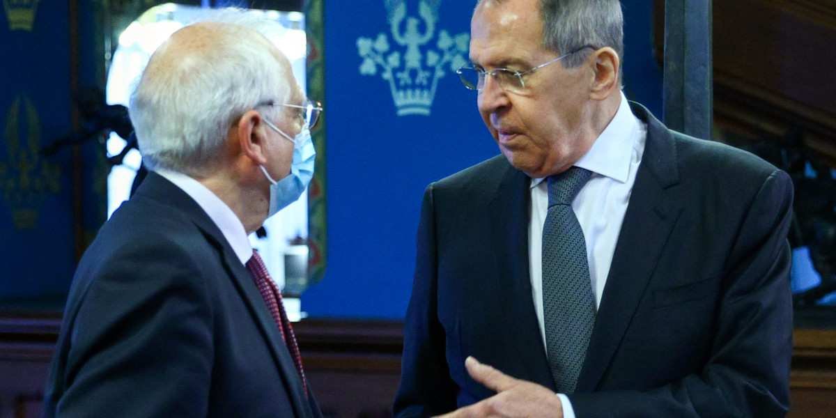 МИД России выдворил за пределы РФ влюблённых в Навального европейских дипломатов