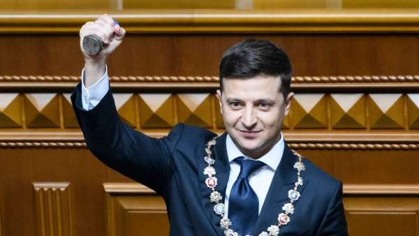 Зеленский как «английская королева» и смерть украинской олигархии