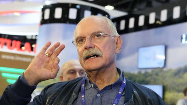 "Вы-то на что жалуетесь?": "Баррикадную" актрису спустили на землю. подключился и Михалков