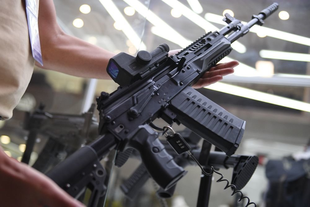 Полицию и Росгвардию вооружат АК-12