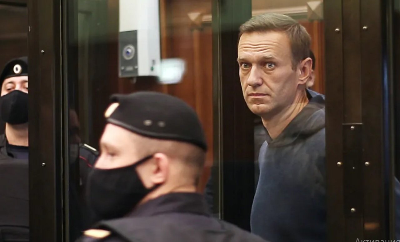 Навального вывезли из СИЗО и этапировали в колонию