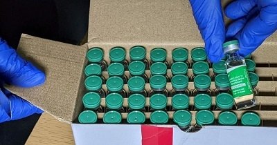 Не хотят быть «подопытной крысой»: Украинские врачи отказываются прививаться индийской вакциной от коронавируса