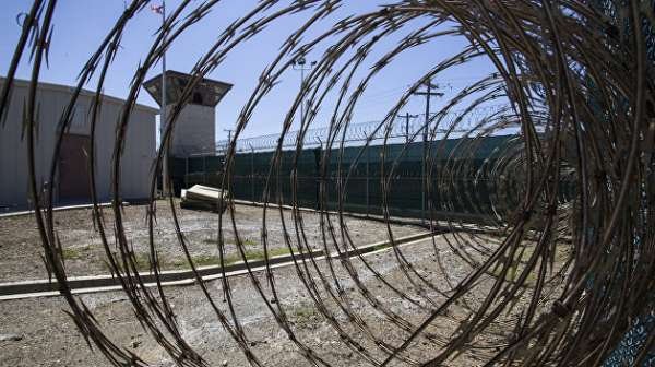 Чем и кем пытают в тюрьмах США и Украины. Сравнение книг Бутиной и Вышинского