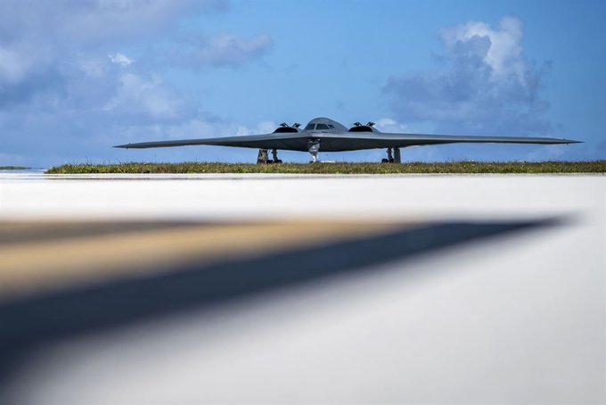 Американские бомбардировщики В-2 Spirit остались без запчастей