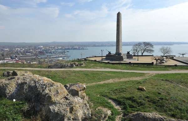 Забытый подвиг: почему в Крыму снесли памятник морским пехотинцам