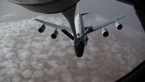 Донбассу готовят свою "Бурю в пустыне"? К границам России стянули стратегические "щупальца" США