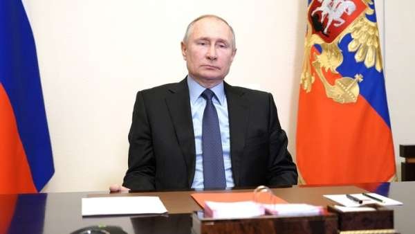 "Когда царь на рыбалке, Европа ждёт": В Польше "раскусили" большую игру Путина