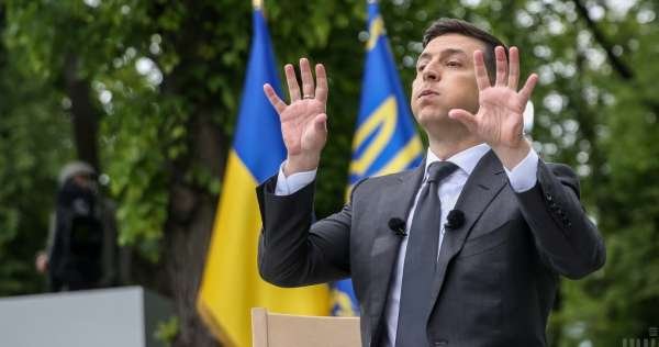 Надо не звонка ждать, а возле туалета караулить: россияне объяснили, почему Байден не звонит Зеленскому