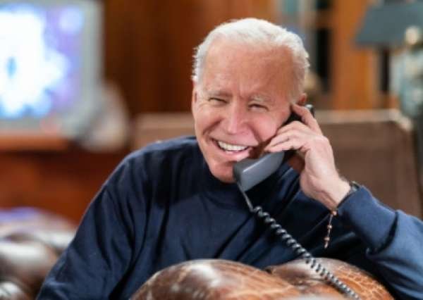 Байден тайно звонил Зеленскому и приказал слушаться кураторов