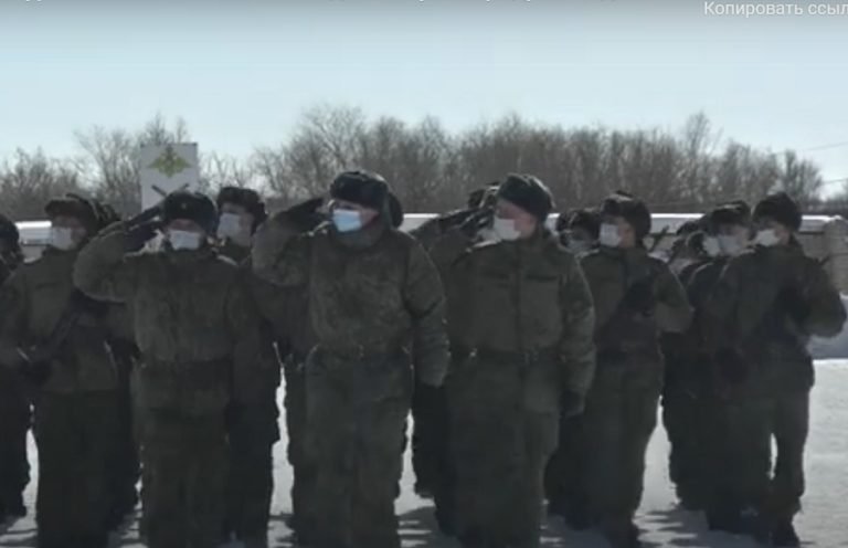 Опубликовано видео подготовки военных к Параду Победы