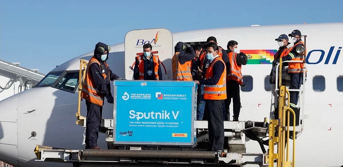 «Спутник V» триумфально становится новым символом России