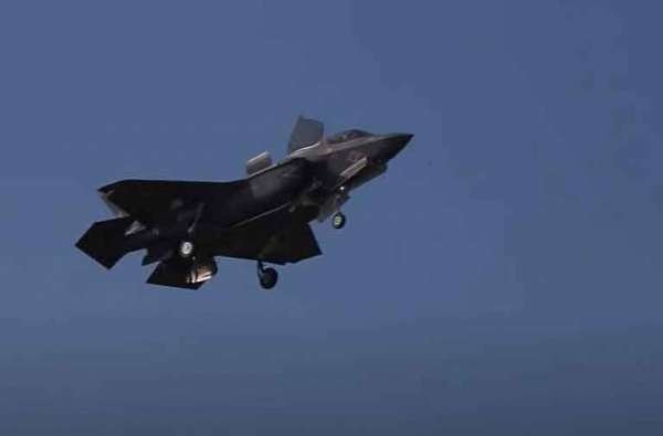 Истребитель пятого поколения F-35 ВВС США в ходе стрельб подбил сам себя