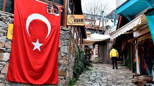 Полмиллиона туристов в обмен на 470 беспилотников. Почему Россия запретила полёты в Турцию