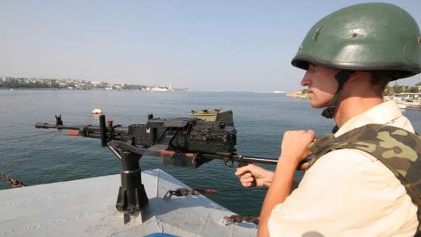 Украинские катера "пободались" с русскими в Азовском море: Киеву напомнили об опыте Порошенко