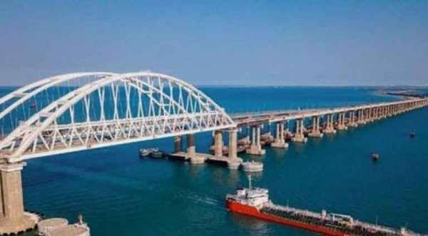 Россия закрывает Керченский пролив: украинские бронекатера попали в «российское окружение»