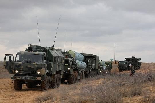 Россия сосредотачивается, Украина паникует