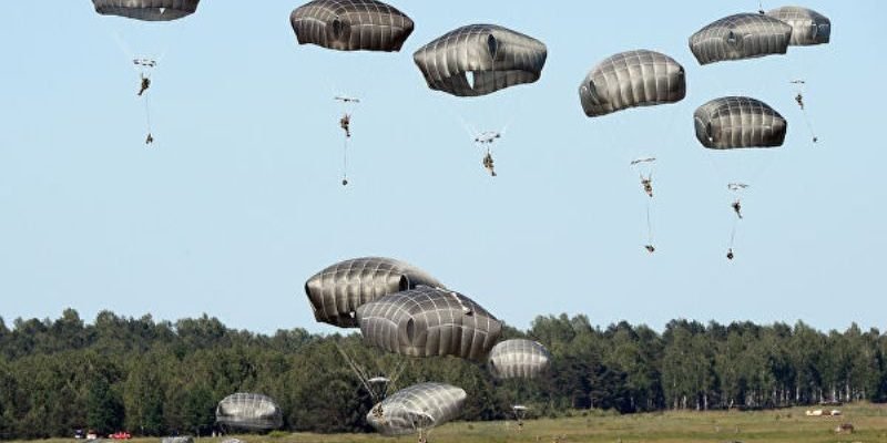 Американские и британские десантники проведут тренировку на аэродроме в Эстонии