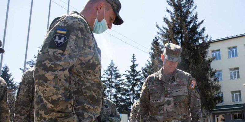 Командующий ССО США посетил учебный центр спецназа ВСУ