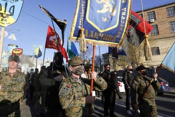 Эсэсовцы с киевского парада пришли в русские города