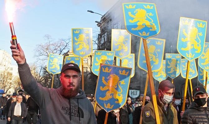 Кто разгромит дивизию СС, марширующую по Киеву?