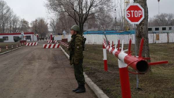 Русских миротворцев призвали бомбить на параде Победы. Политолог выставил встречное требование