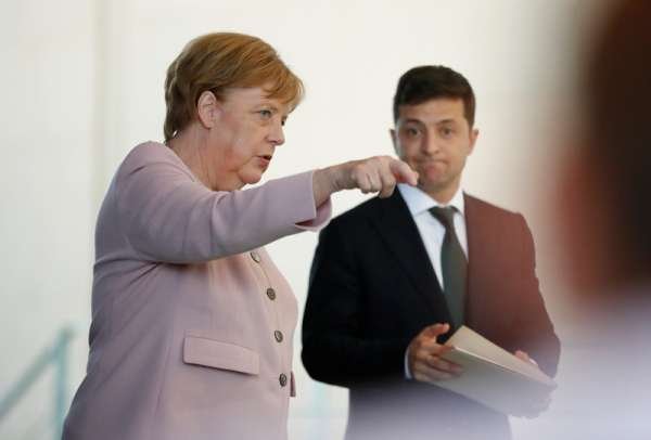 Украина в ожидании праведного закона от «старой шлюхи»