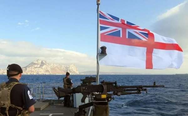 Великобритания отправляет военные корабли к берегам Франции