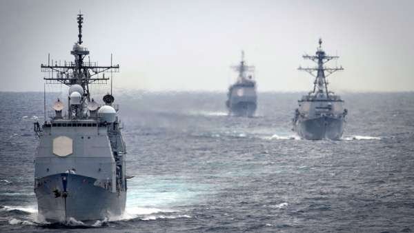 Призванный устрашать ВМФ России крейсер США "сдался" за несколько часов